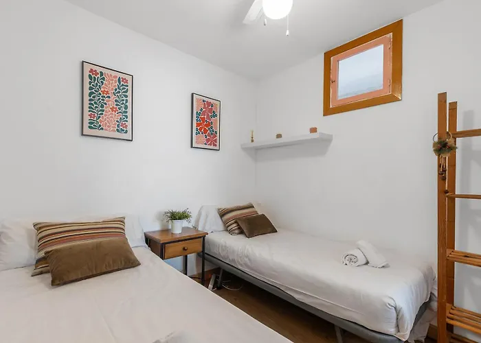 Sunny Retreat Near Market *