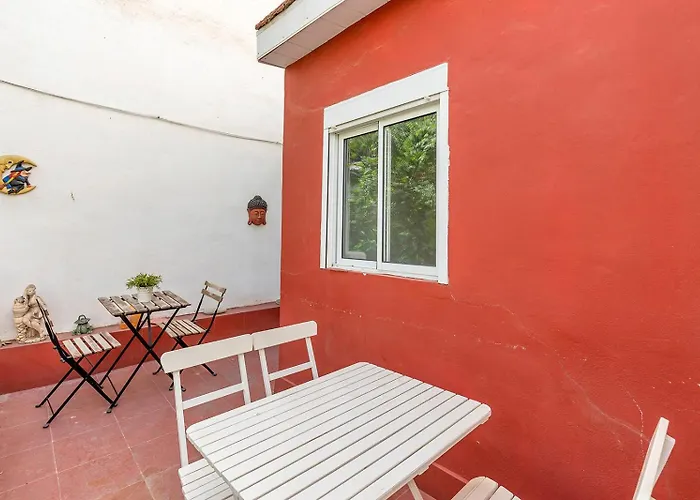 Sunny Retreat Near Market